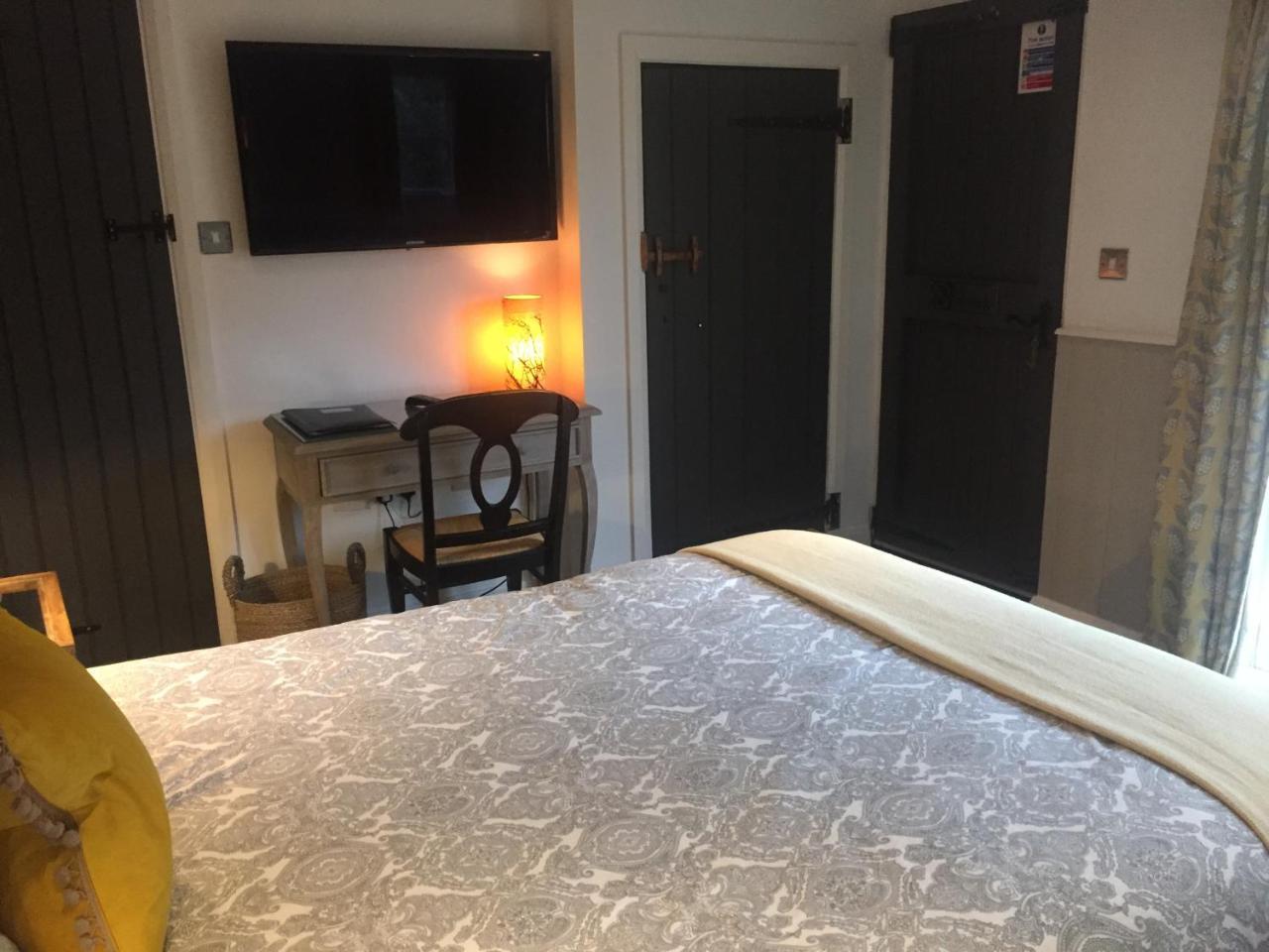 Bonningtons Stansted Self Catering Hotel Stansted Mountfitchet Exterior foto